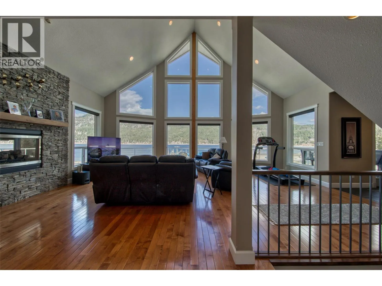 2886 Marine Drive
