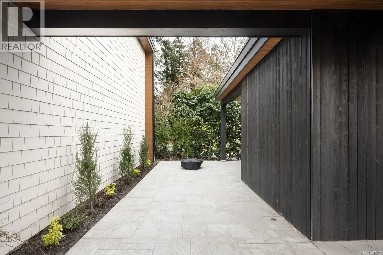 11392 Chalet Rd