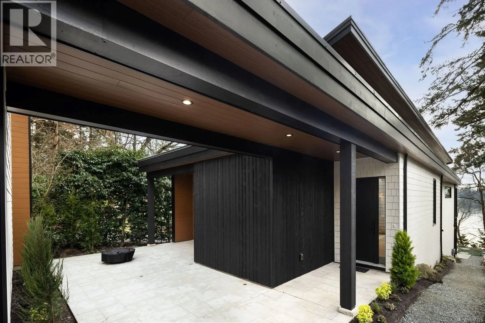 11392 Chalet Rd