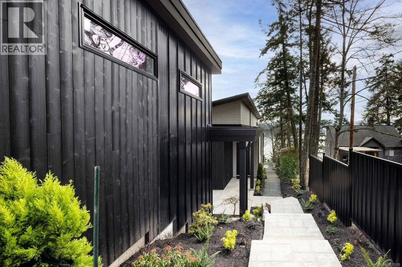 11392 Chalet Rd