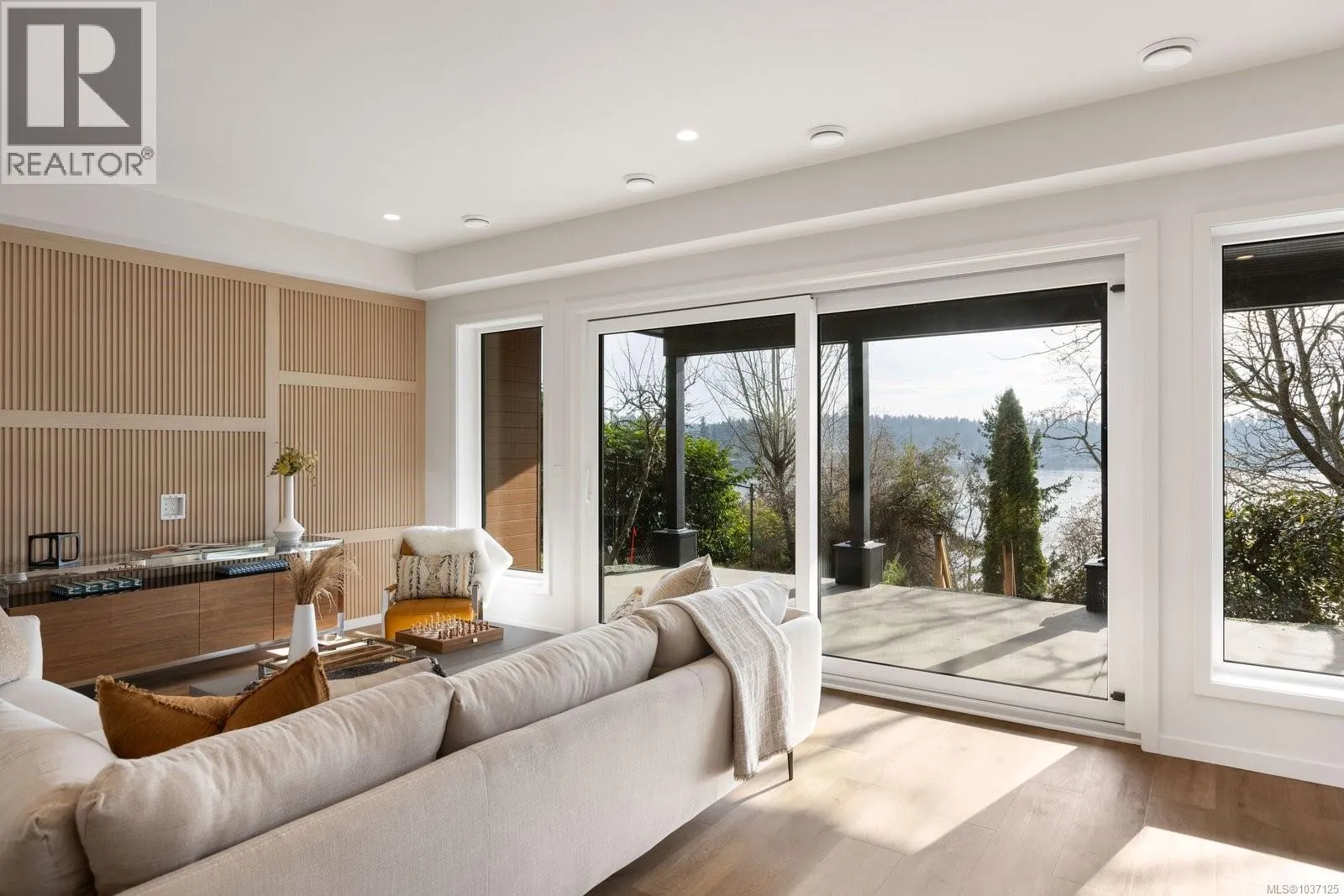 11392 Chalet Rd