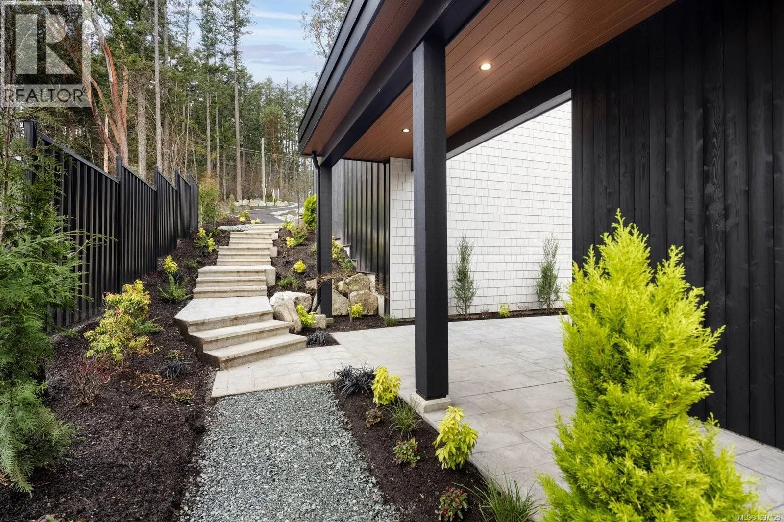 11392 Chalet Rd
