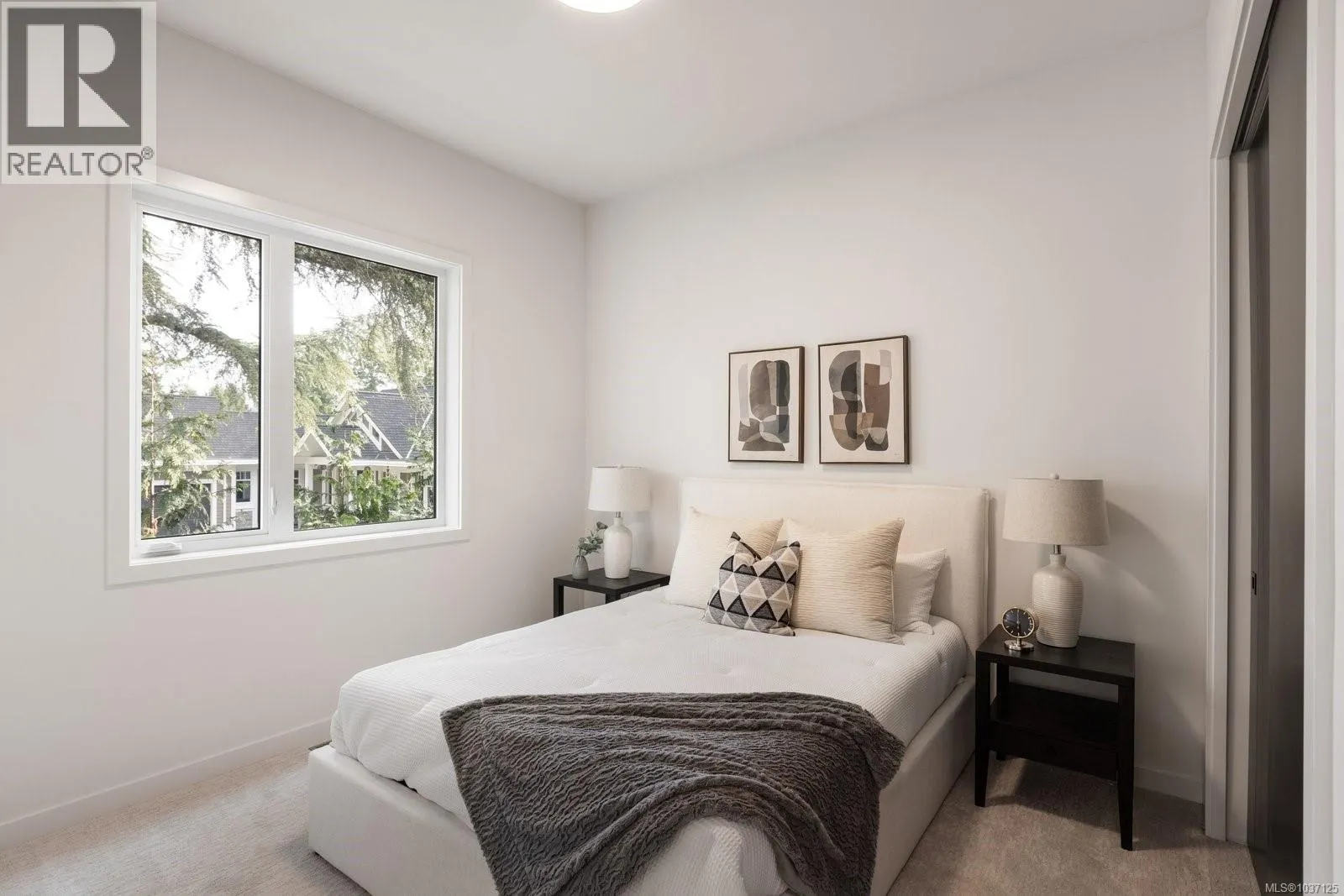 11392 Chalet Rd