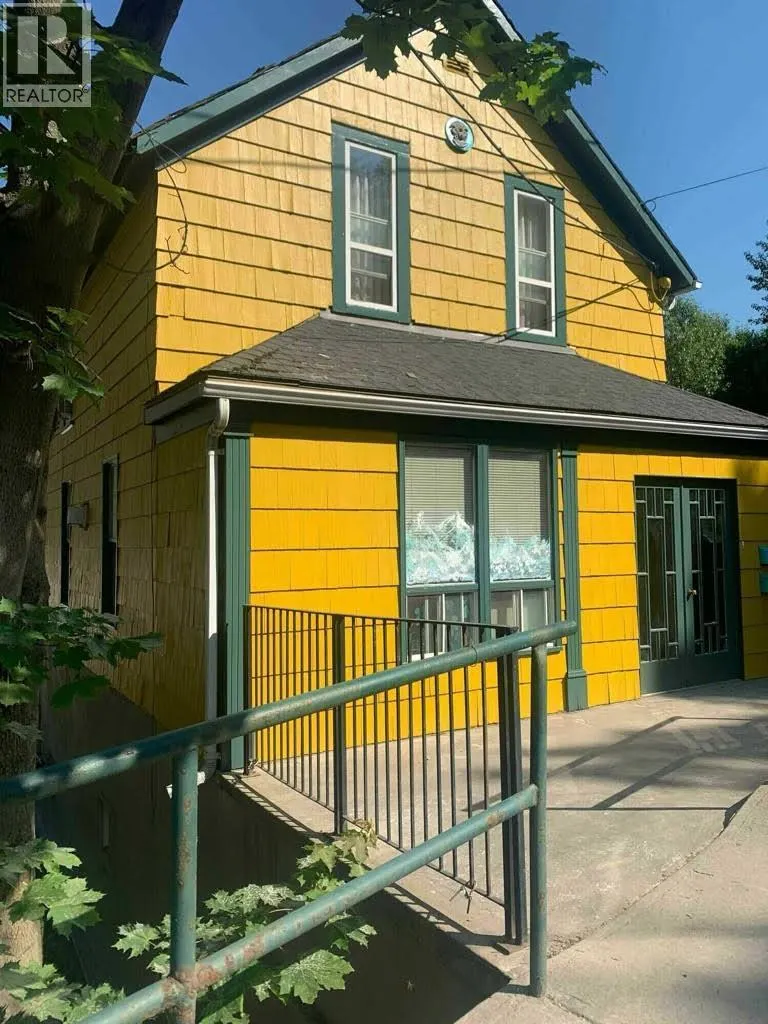 915 Front Street