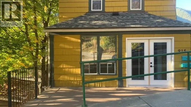 915 Front Street