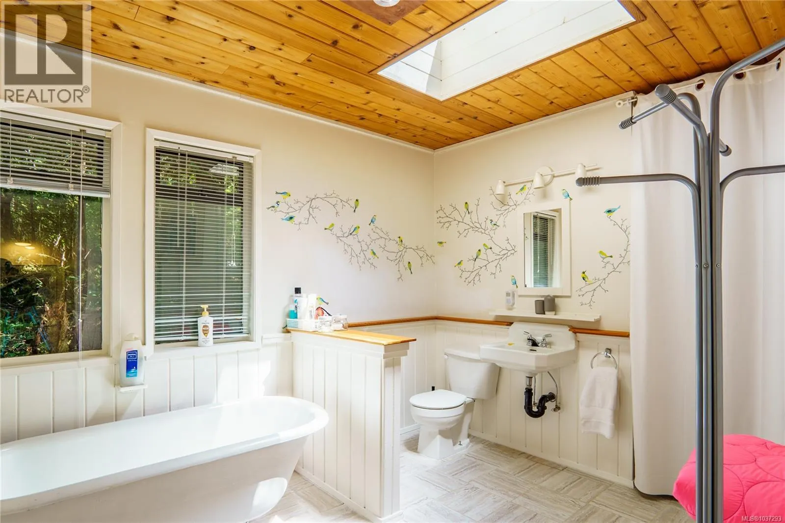 1334 Chesterman Beach Rd