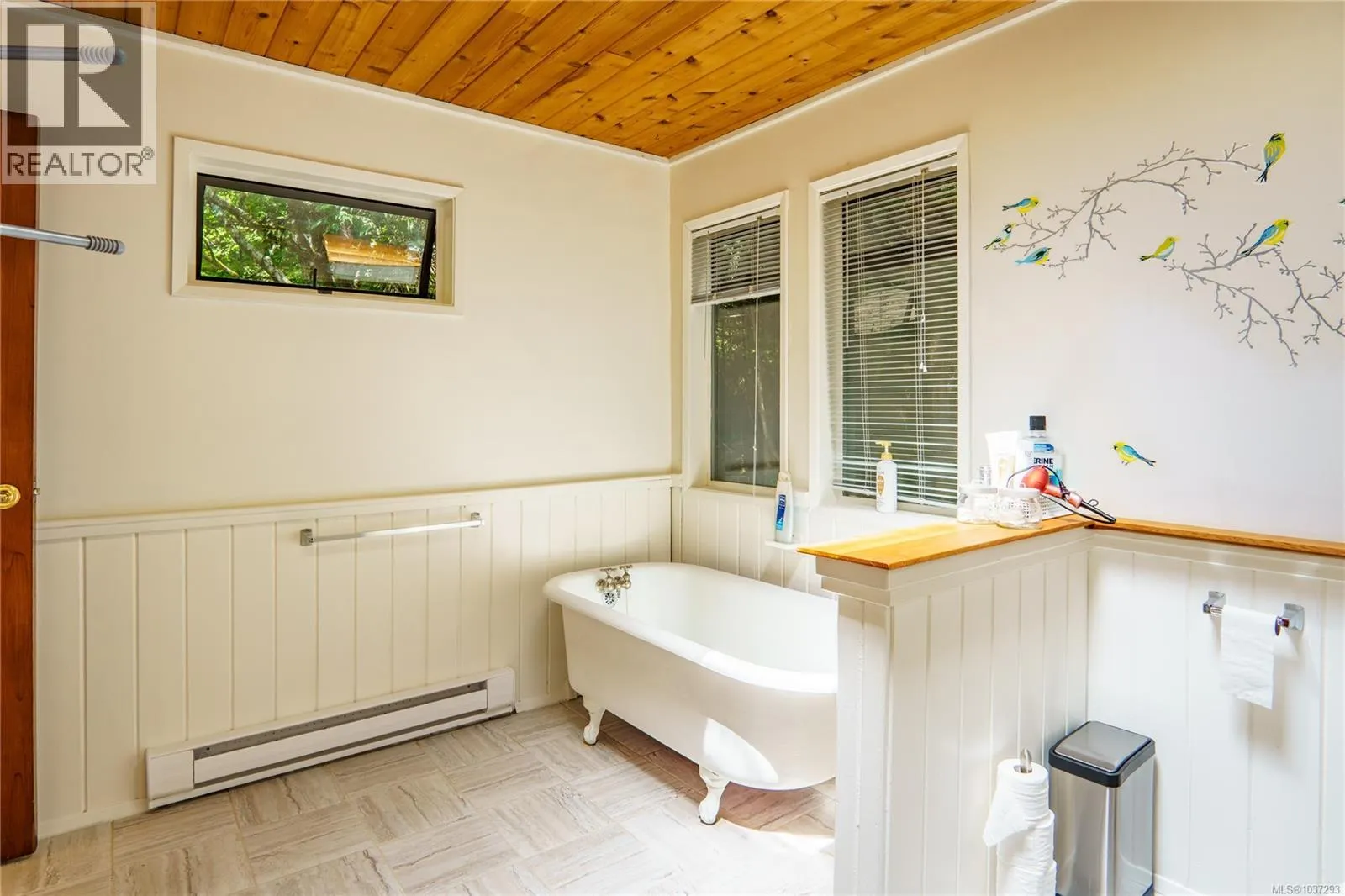 1334 Chesterman Beach Rd