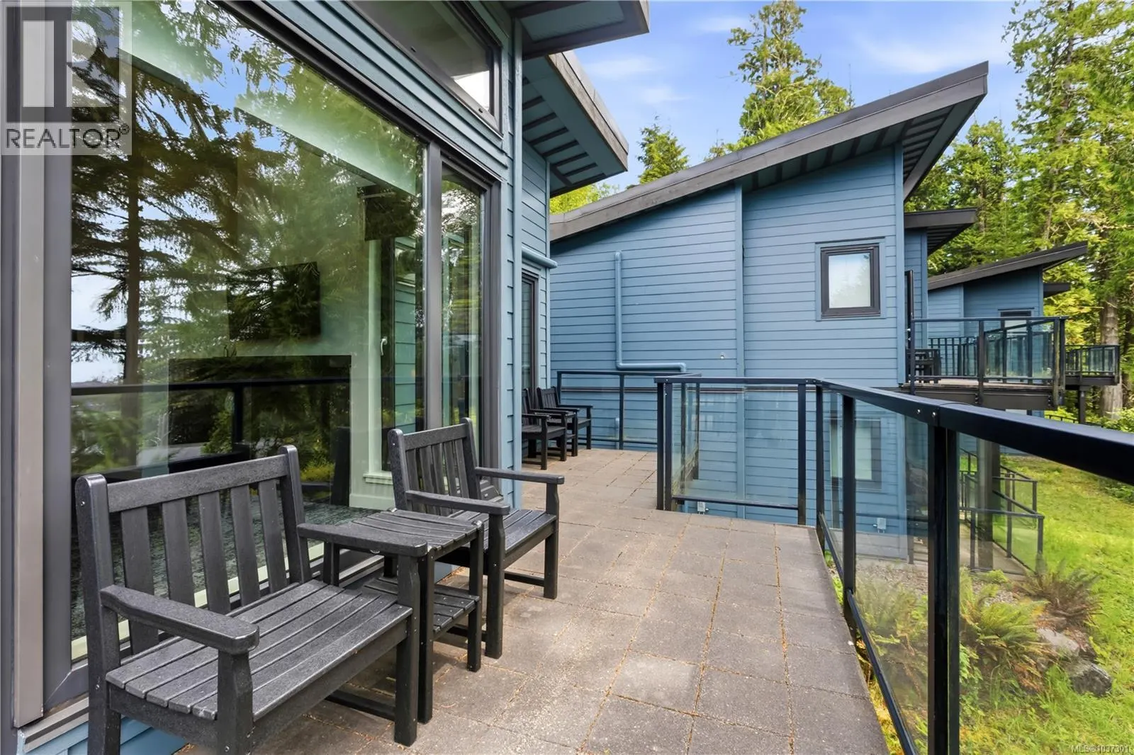 2003 596 Marine Dr