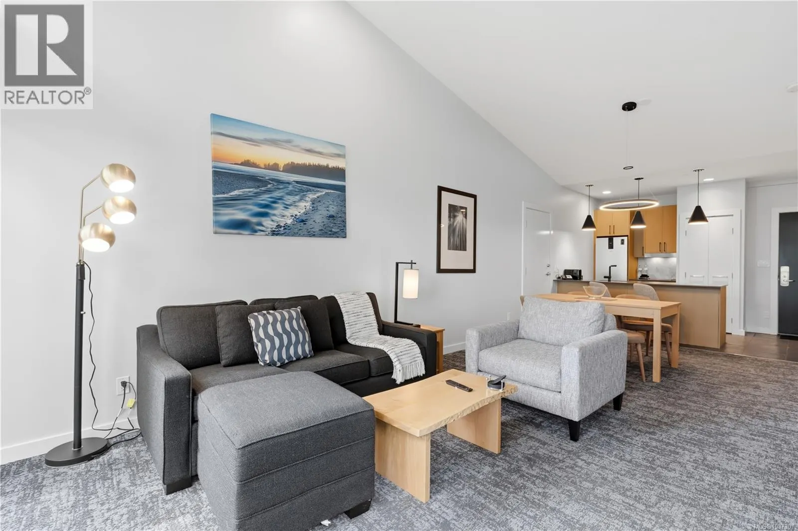 2003 596 Marine Dr