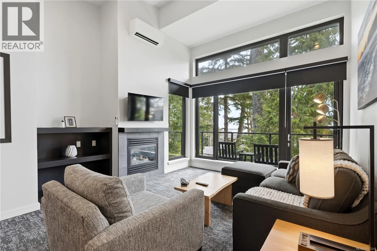 2003 596 Marine Dr
