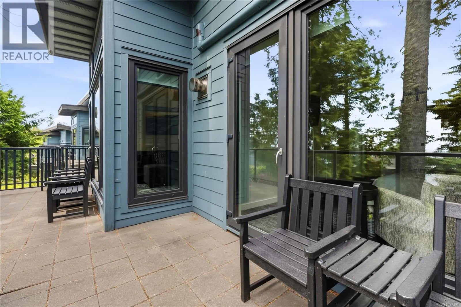 2003 596 Marine Dr