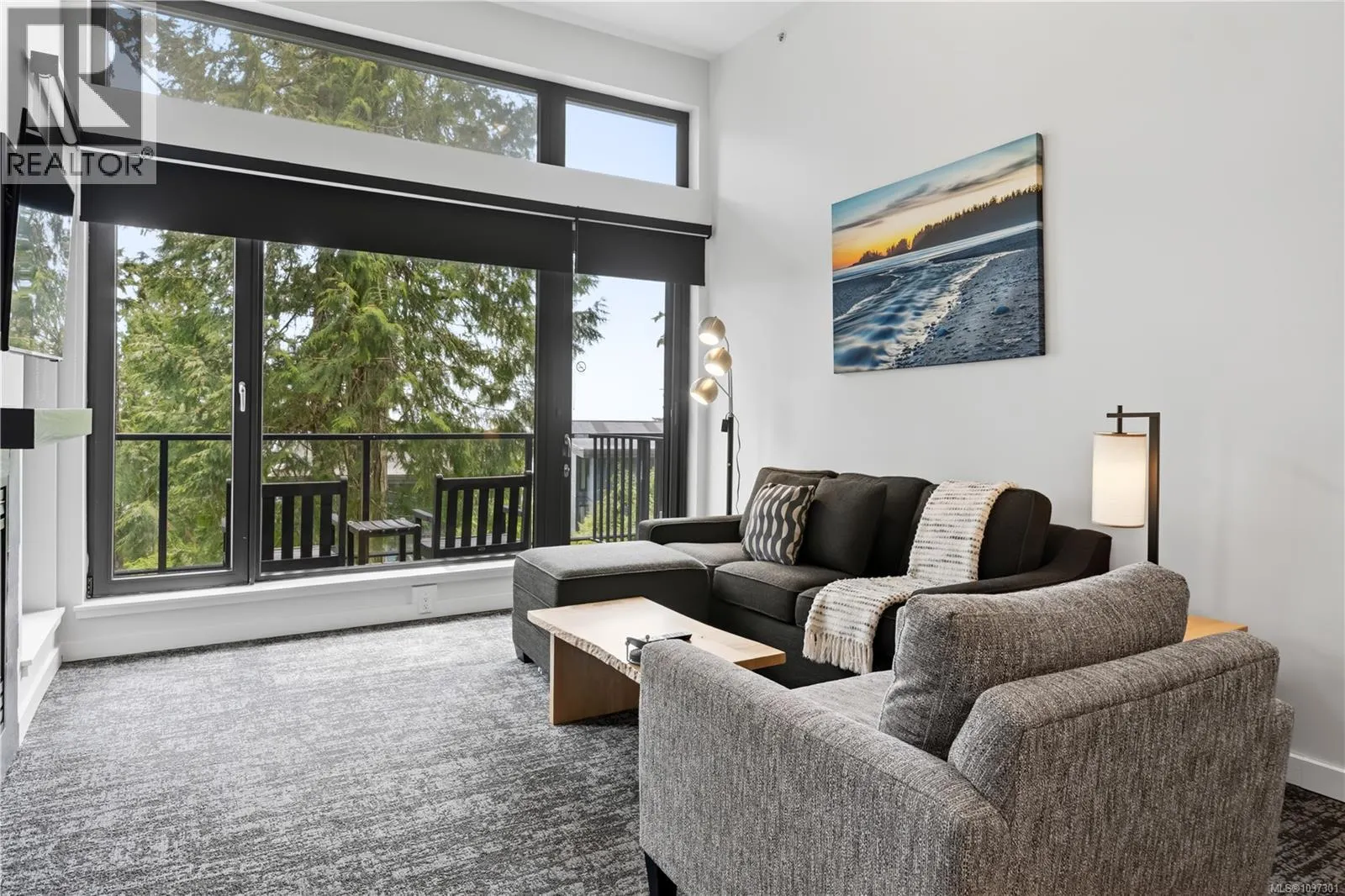 2003 596 Marine Dr