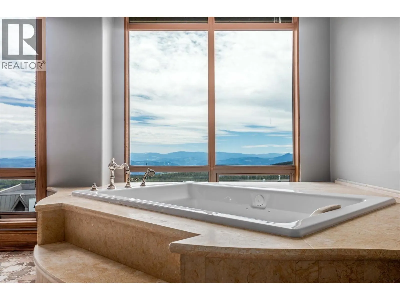 5335 Big White Road Unit# 408