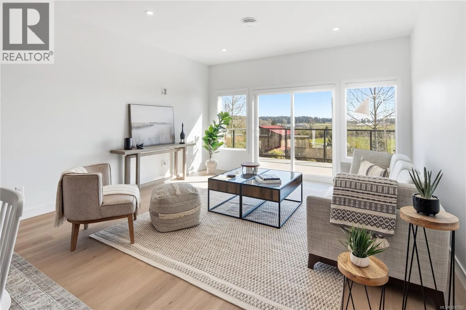 301 7057 Central Saanich Rd