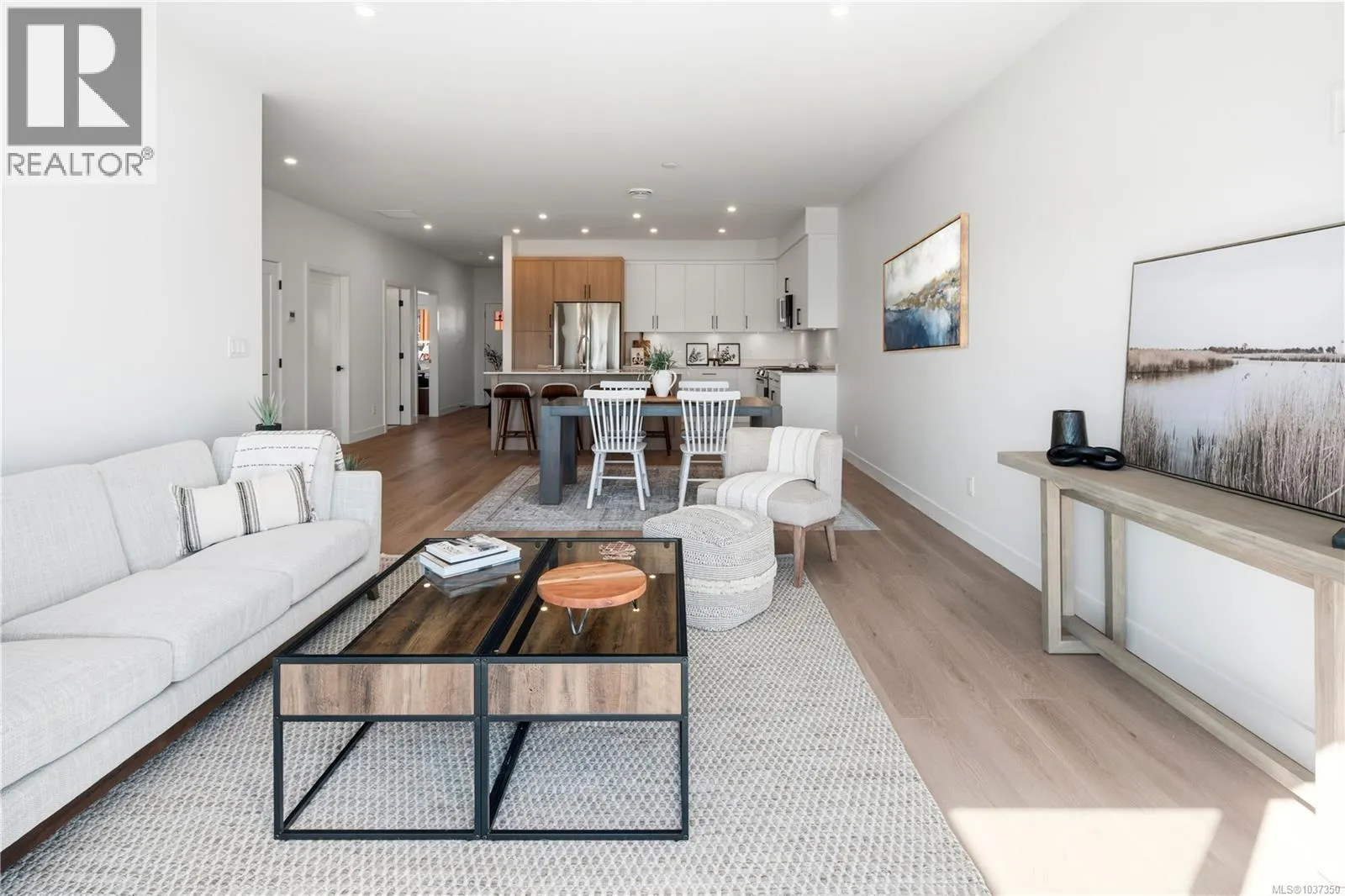 301 7057 Central Saanich Rd