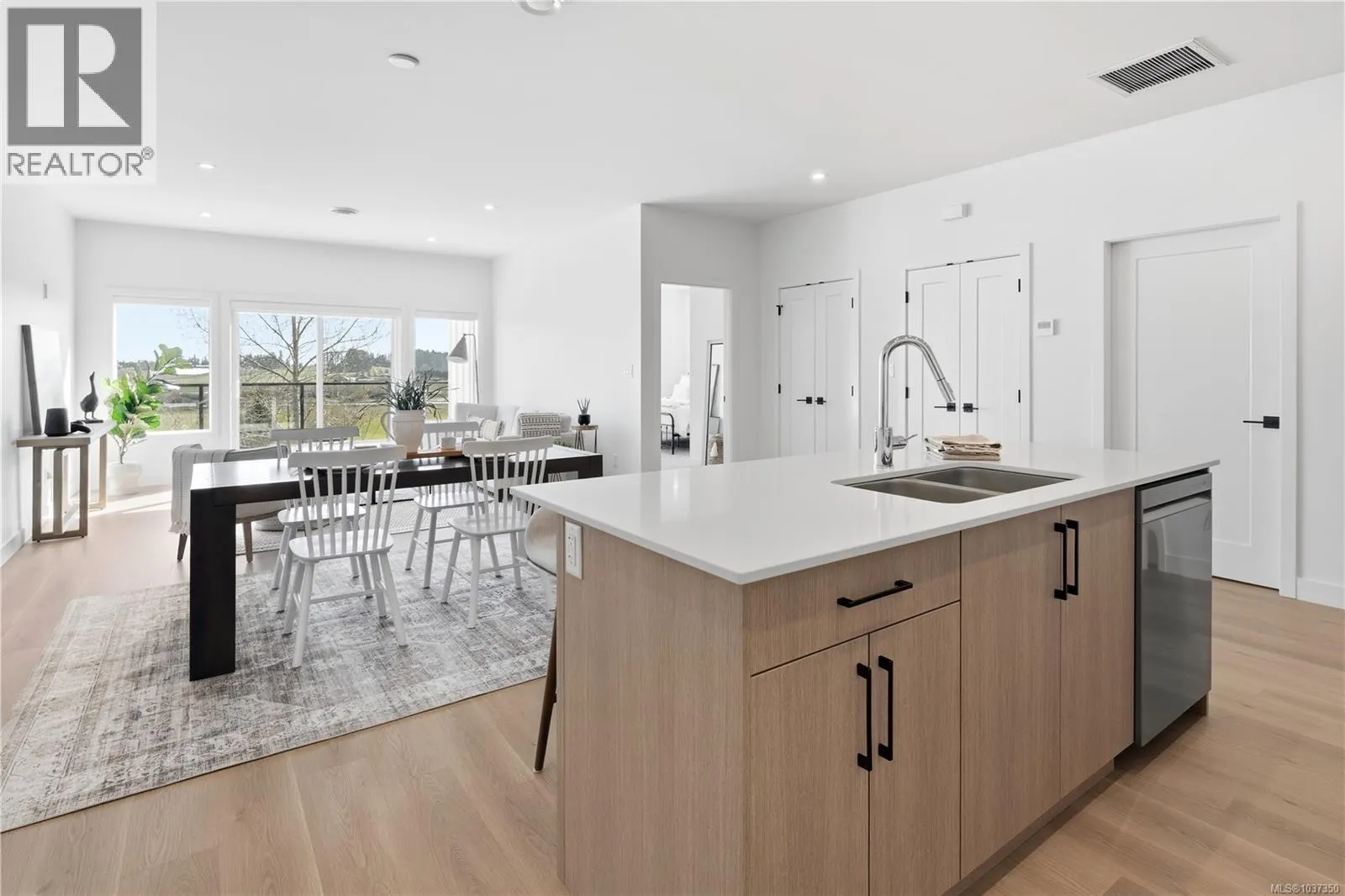 301 7057 Central Saanich Rd