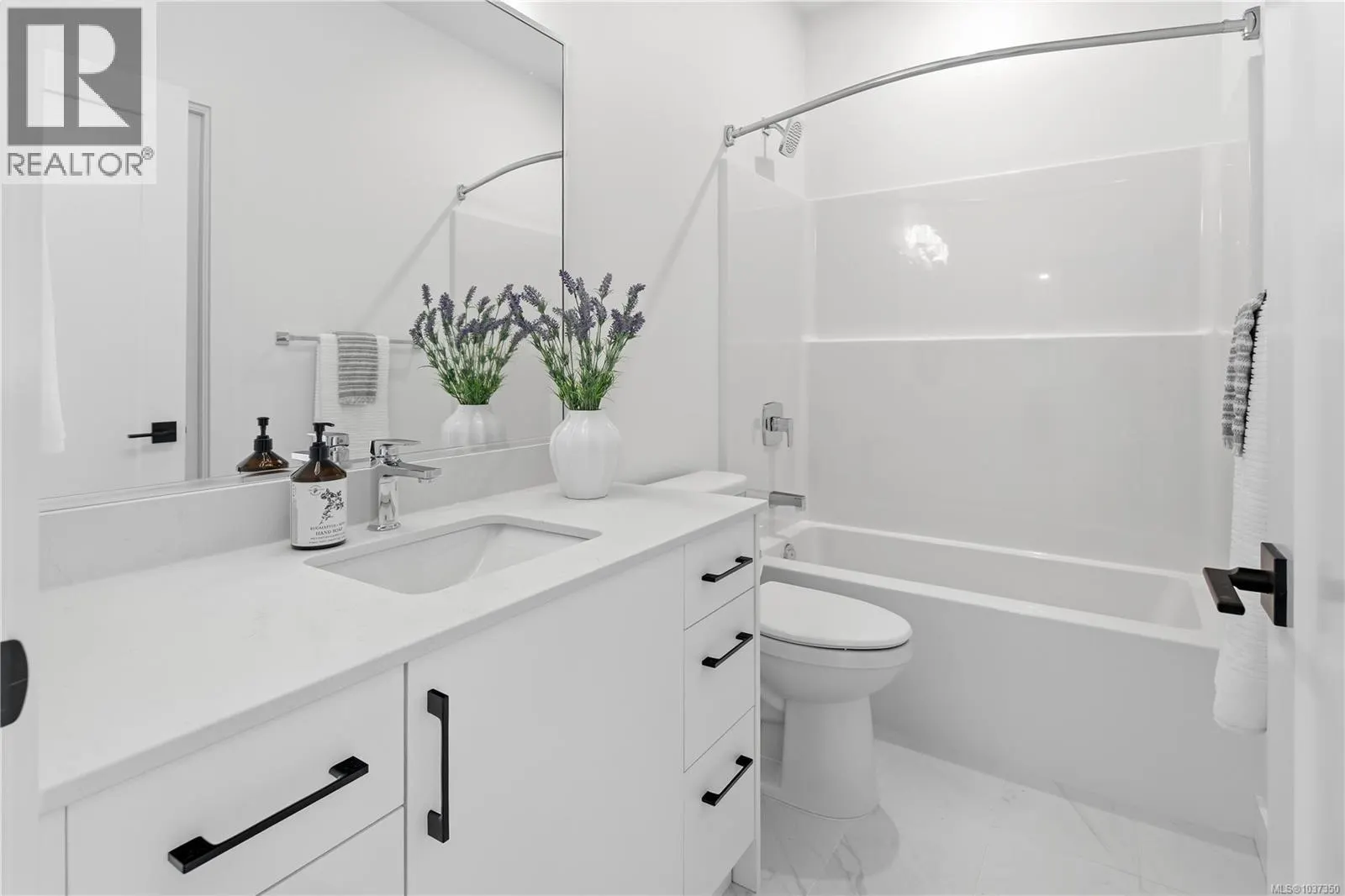 301 7057 Central Saanich Rd