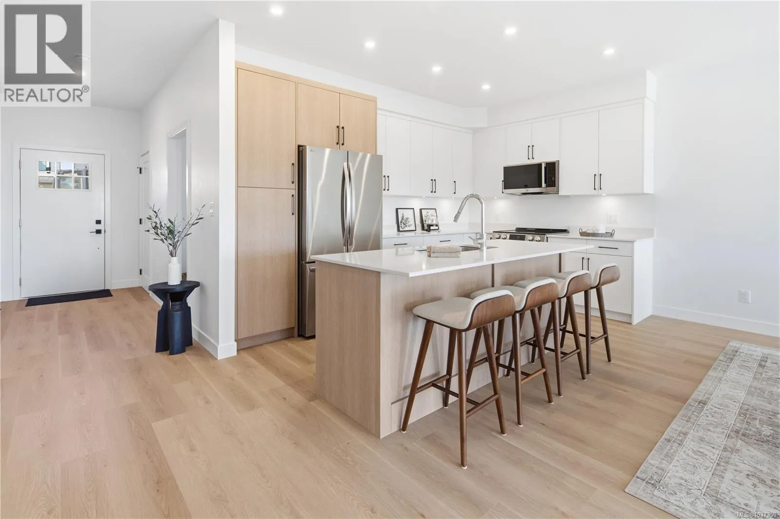 301 7057 Central Saanich Rd