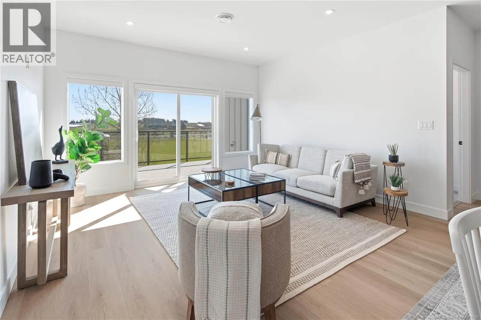 301 7057 Central Saanich Rd
