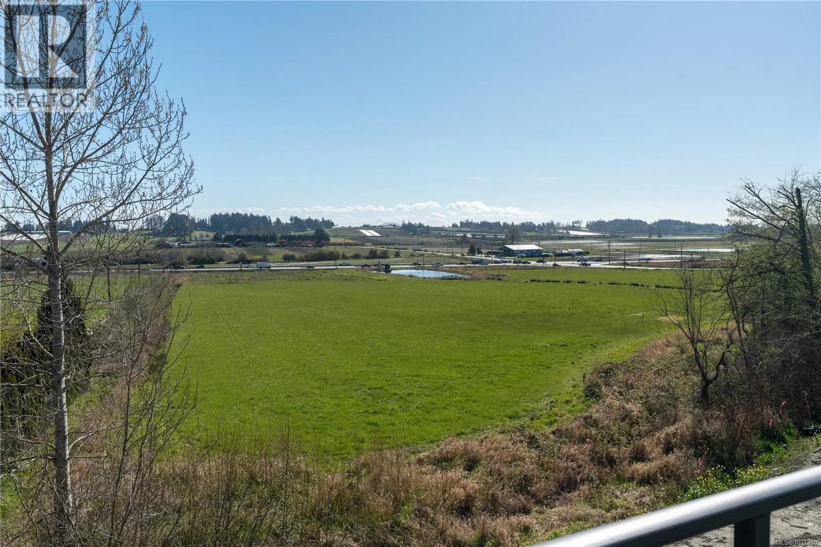 301 7057 Central Saanich Rd