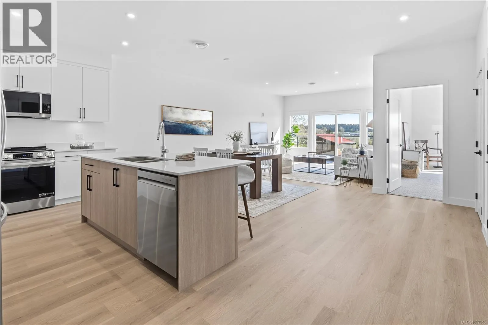 301 7057 Central Saanich Rd