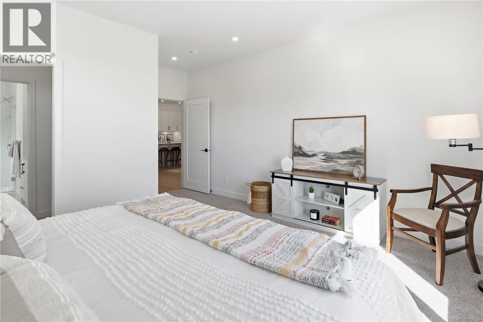 301 7057 Central Saanich Rd