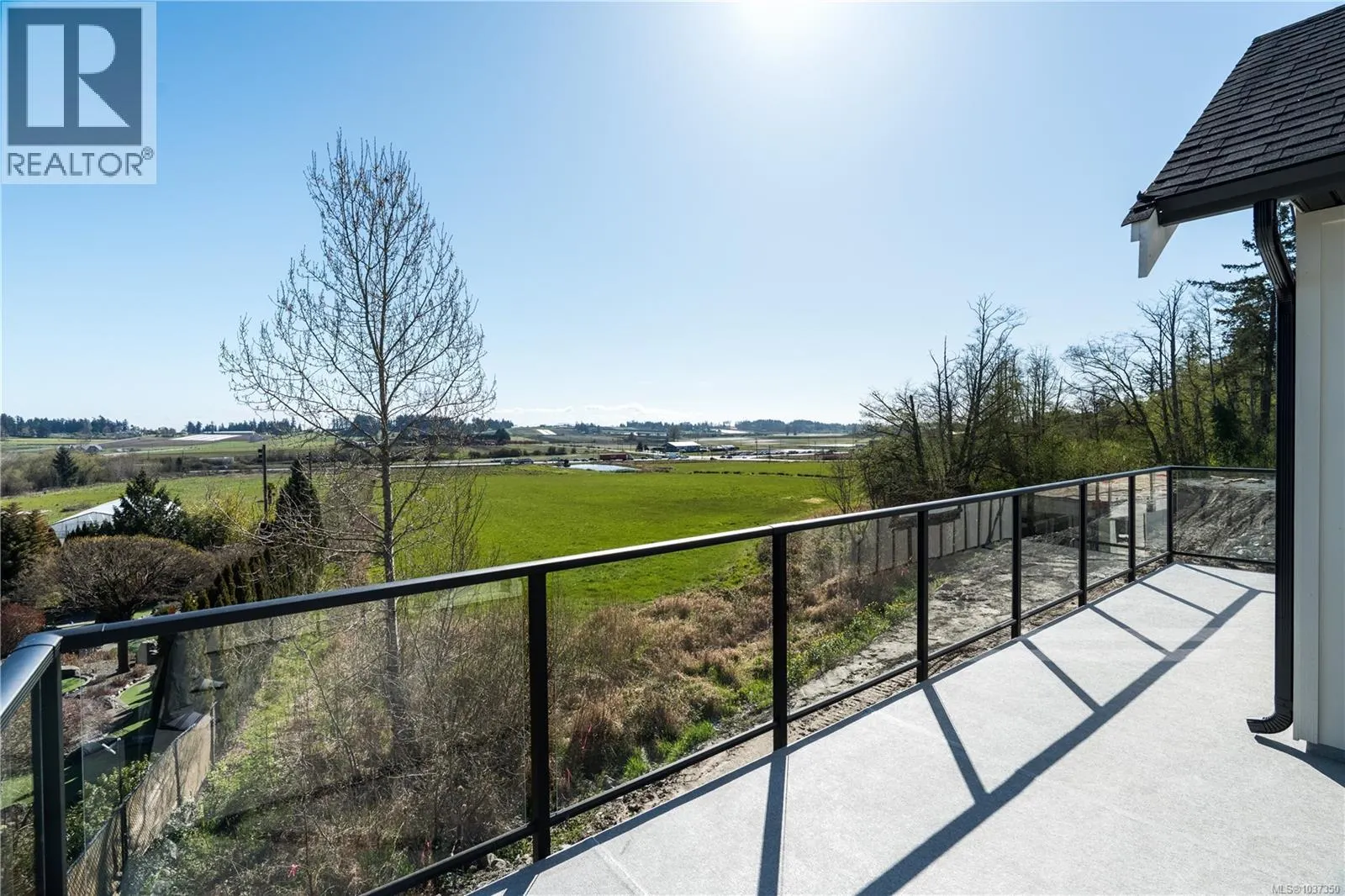 301 7057 Central Saanich Rd