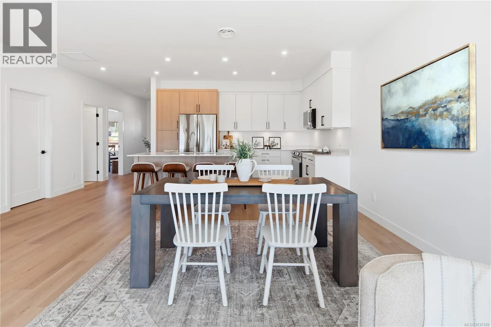 301 7057 Central Saanich Rd