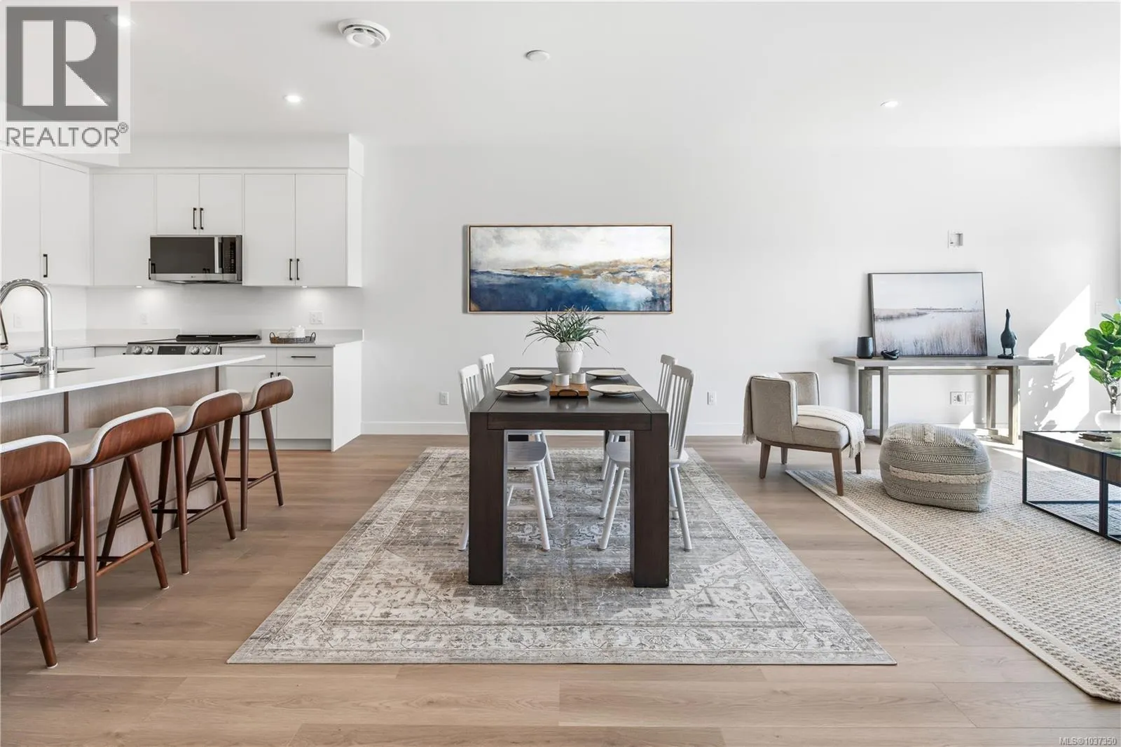 301 7057 Central Saanich Rd