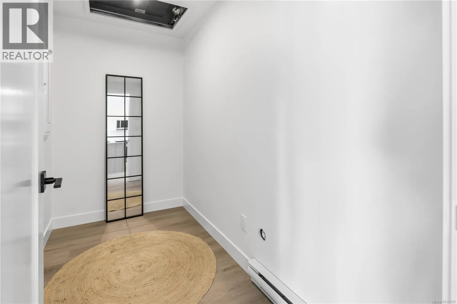301 7057 Central Saanich Rd