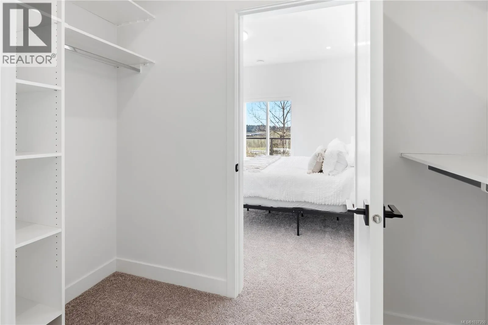 301 7057 Central Saanich Rd
