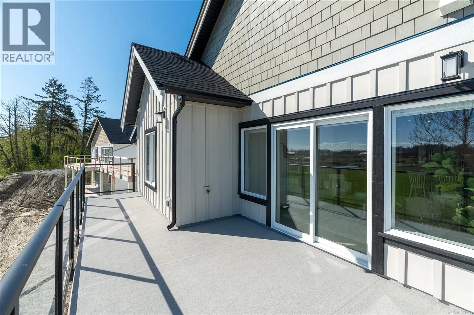 301 7057 Central Saanich Rd