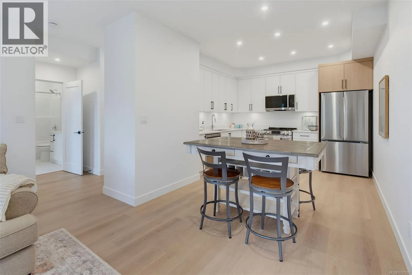 101 7057 Central Saanich Rd