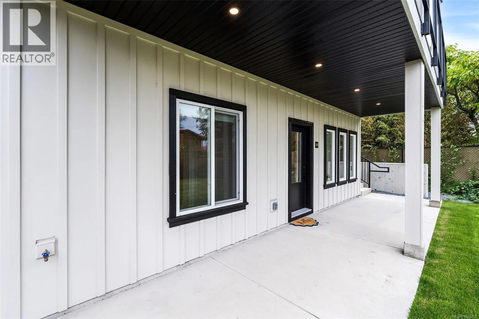 101 7057 Central Saanich Rd