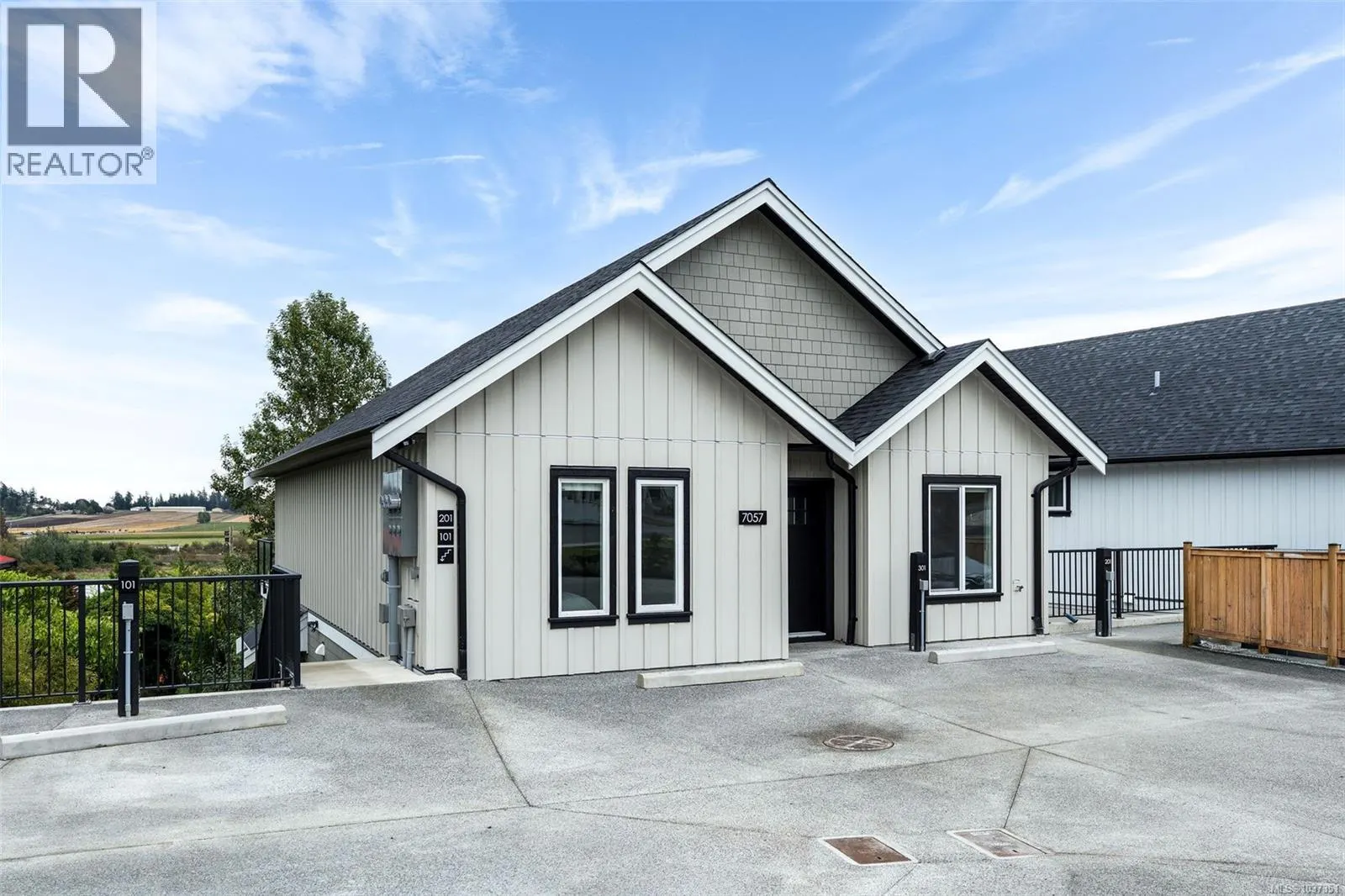 101 7057 Central Saanich Rd