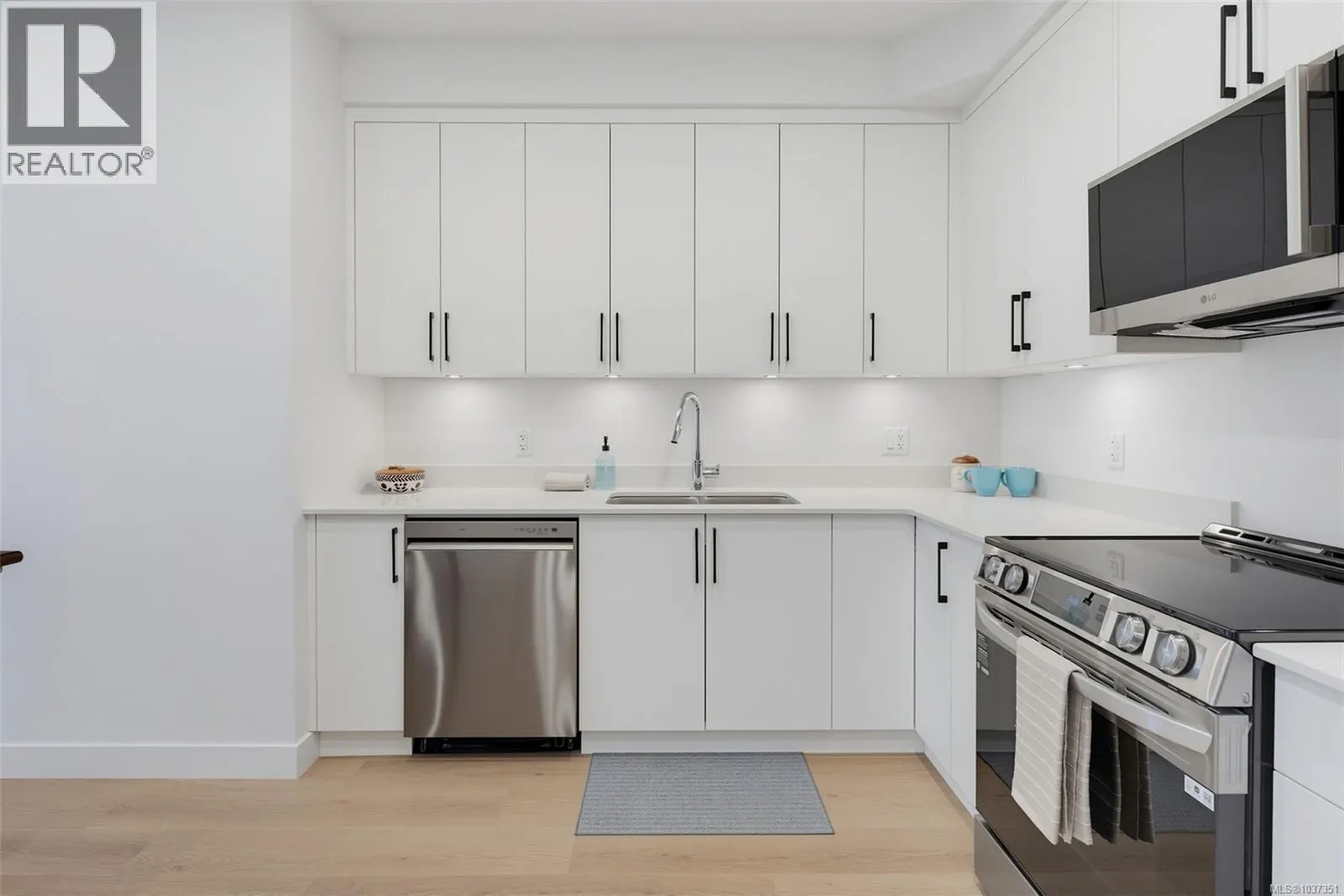 101 7057 Central Saanich Rd