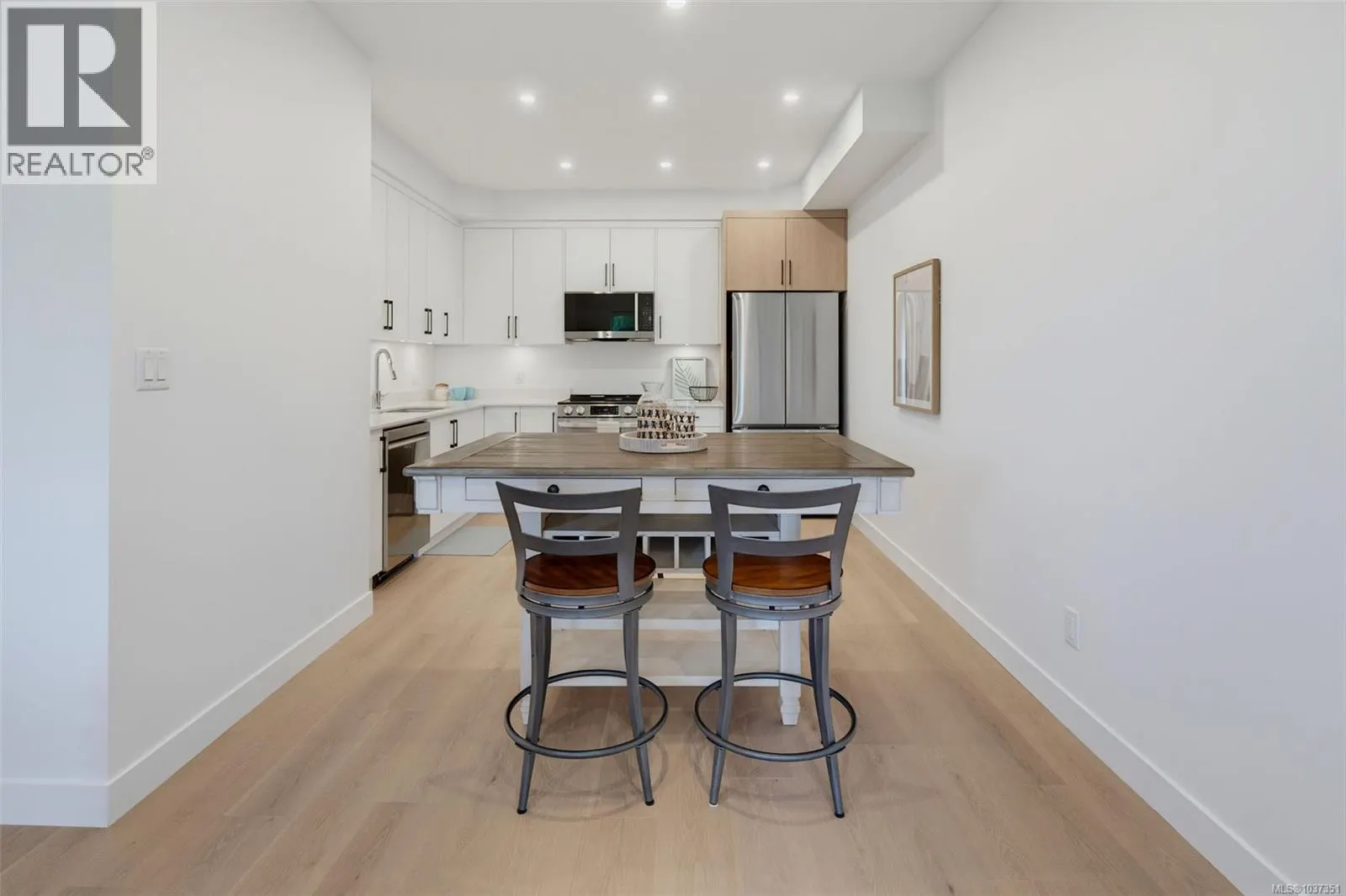 101 7057 Central Saanich Rd