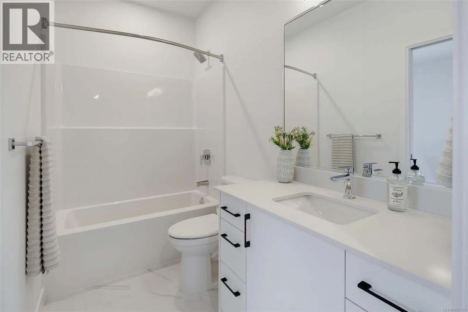 101 7057 Central Saanich Rd