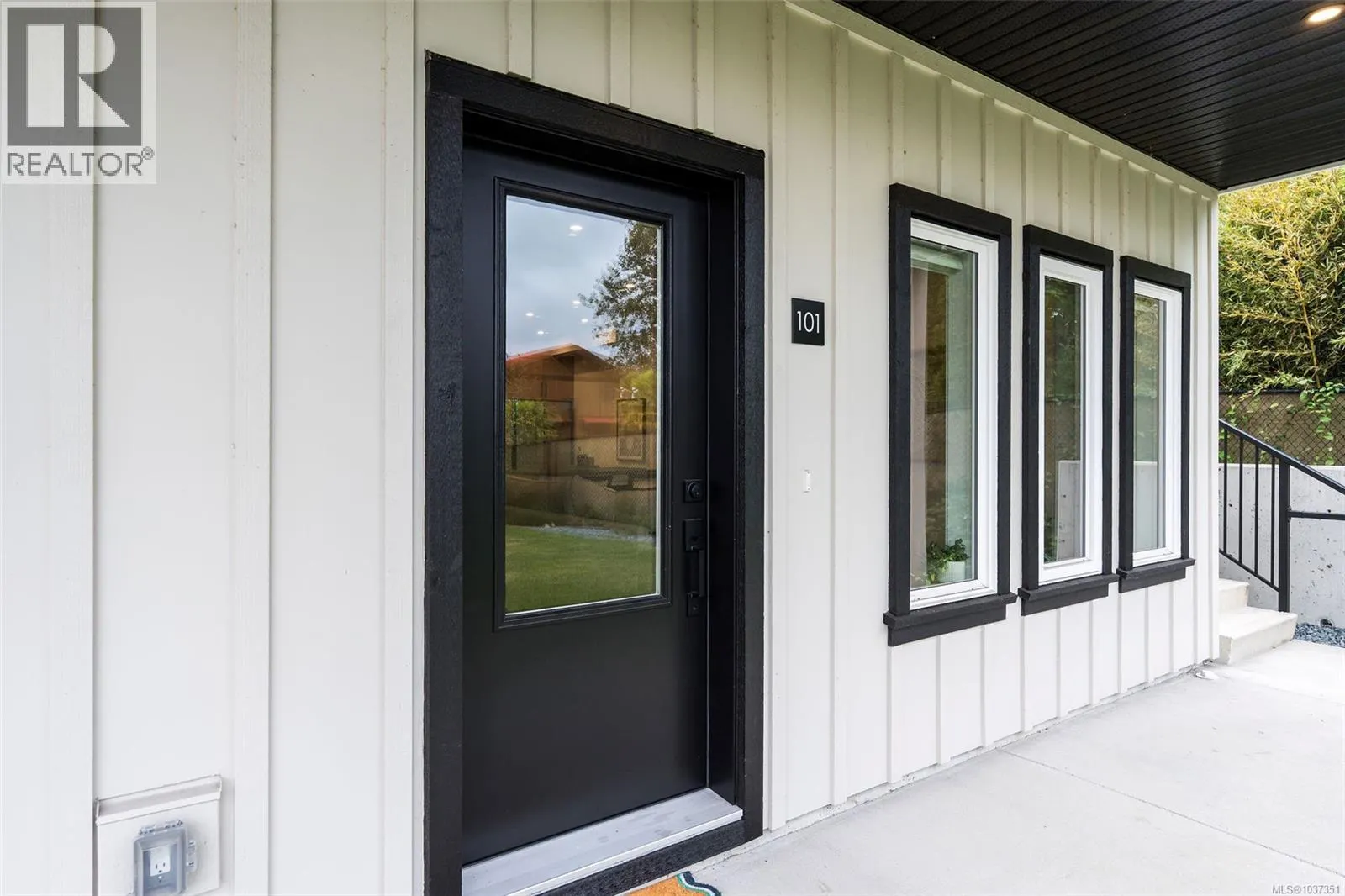 101 7057 Central Saanich Rd