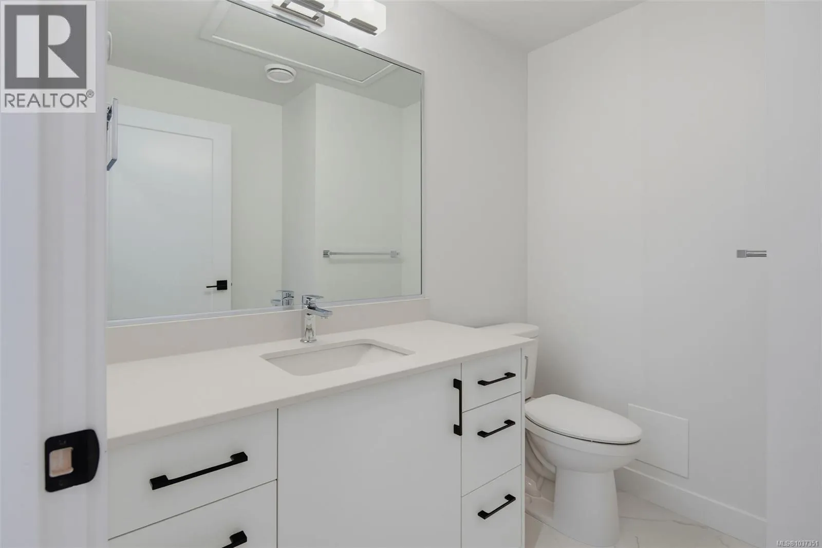 101 7057 Central Saanich Rd
