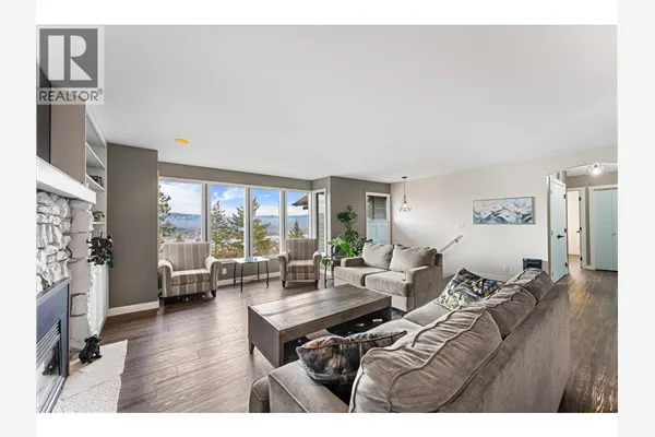 1642 Griffiths Place