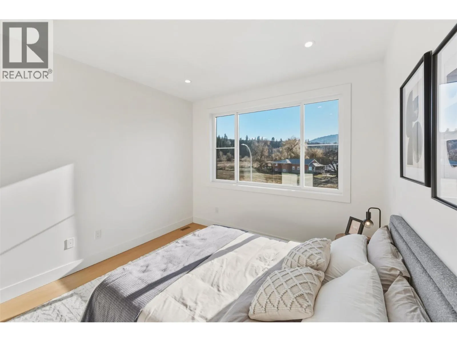 194 Maple Place Unit# 3