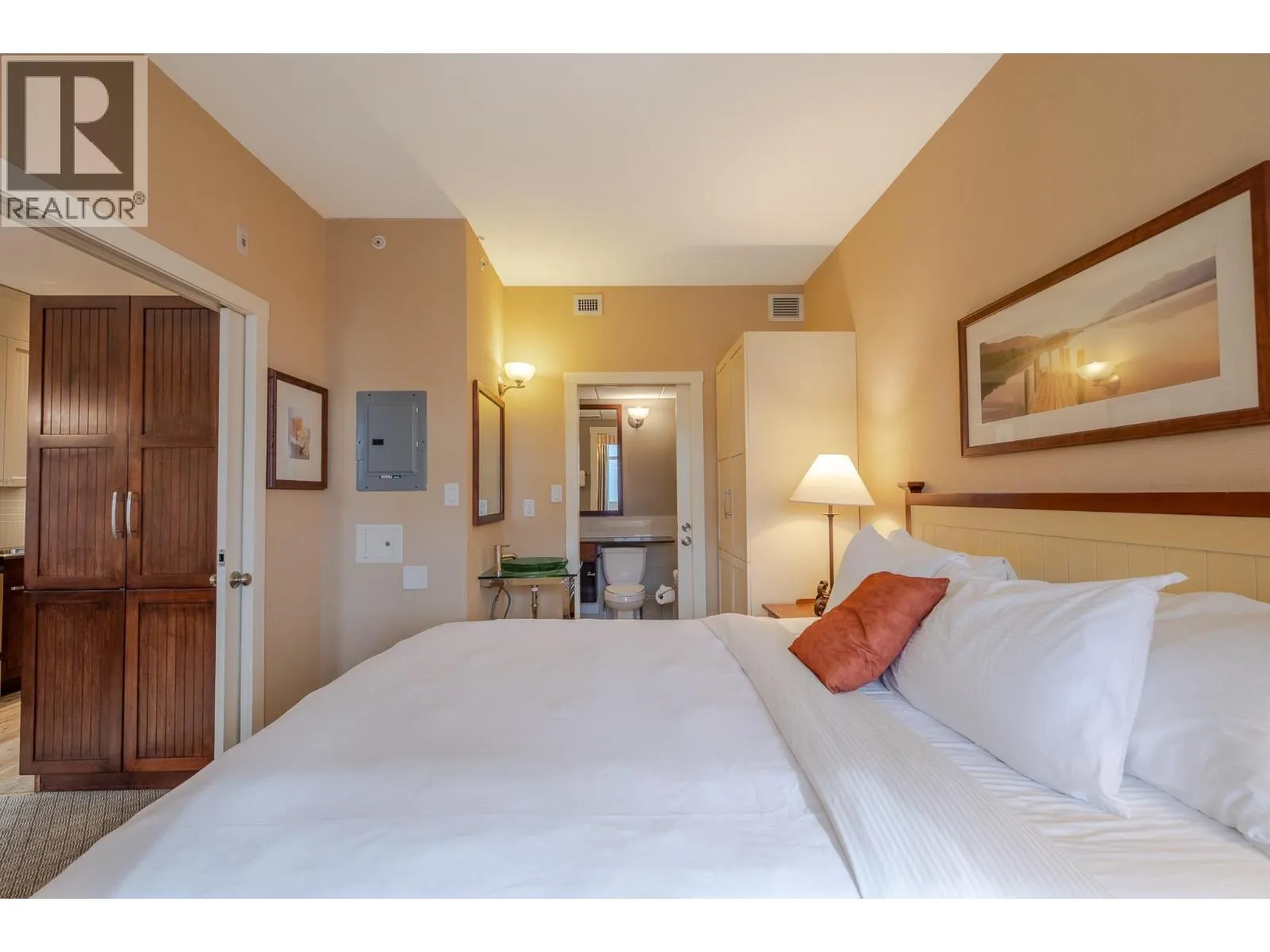 13011 LAKESHORE Drive Unit# 352