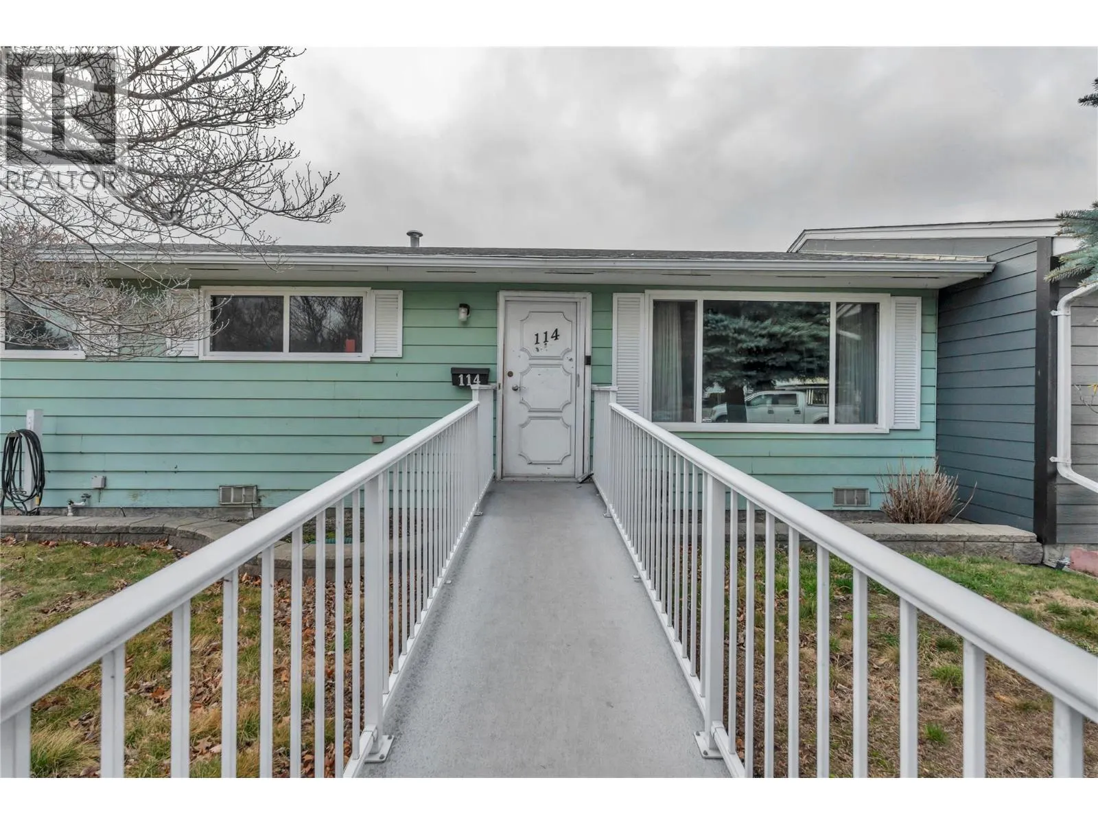 114 Ayres Crescent