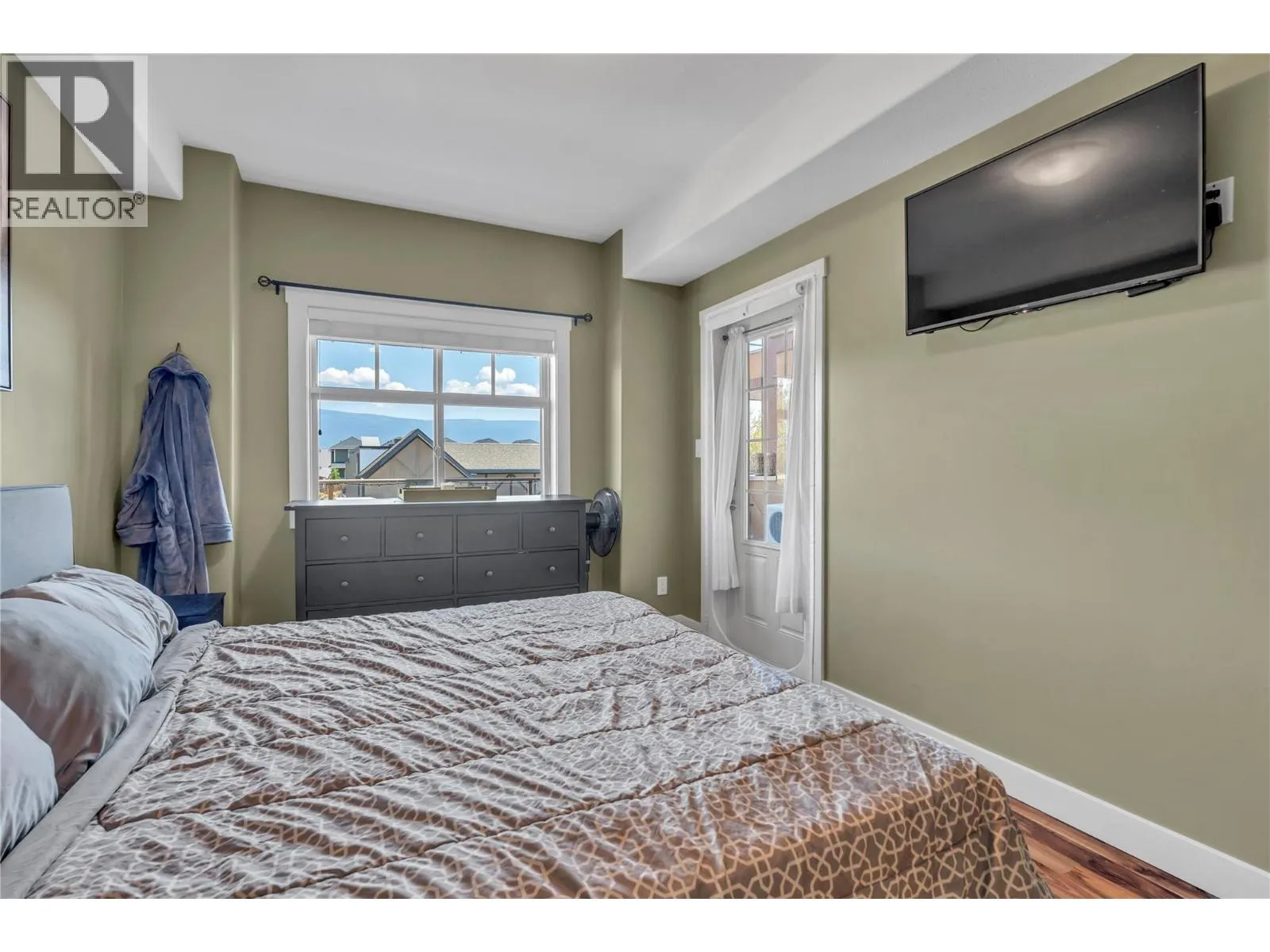 13615 Victoria Road N Unit# 206