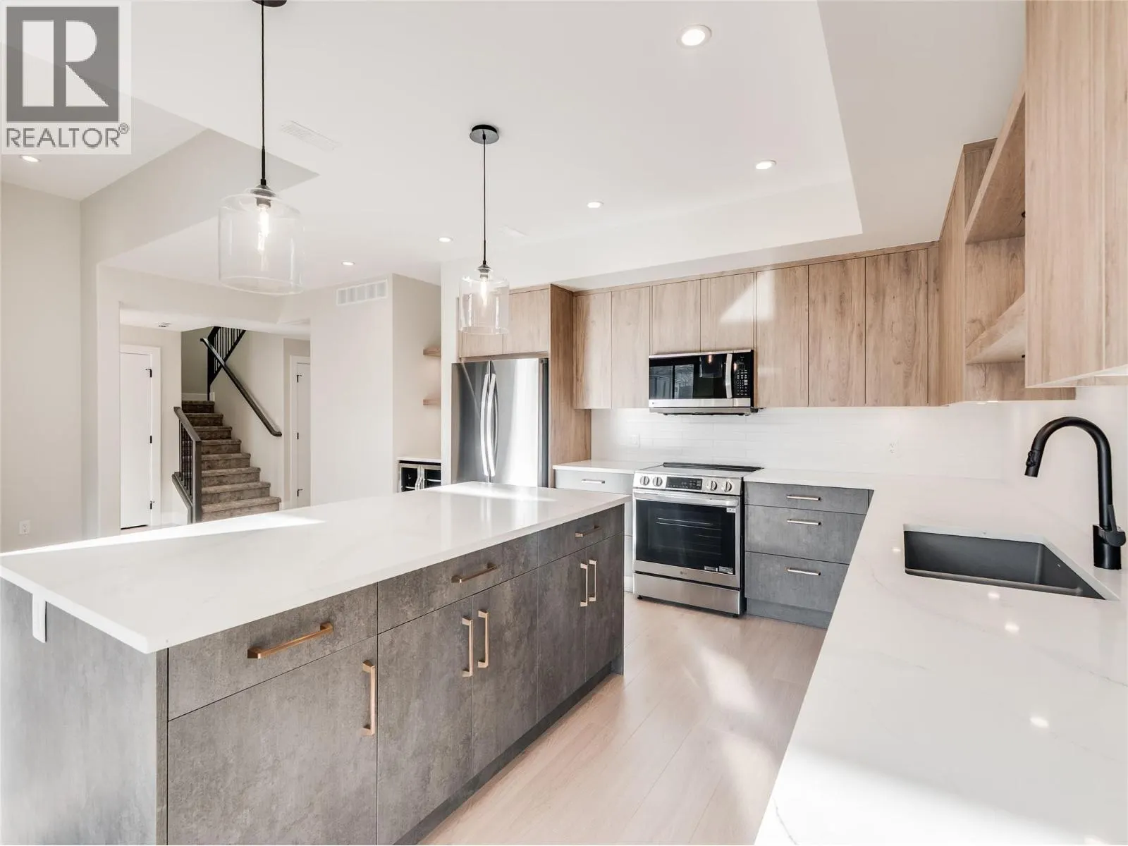 910 Lakeside Drive Unit# 401