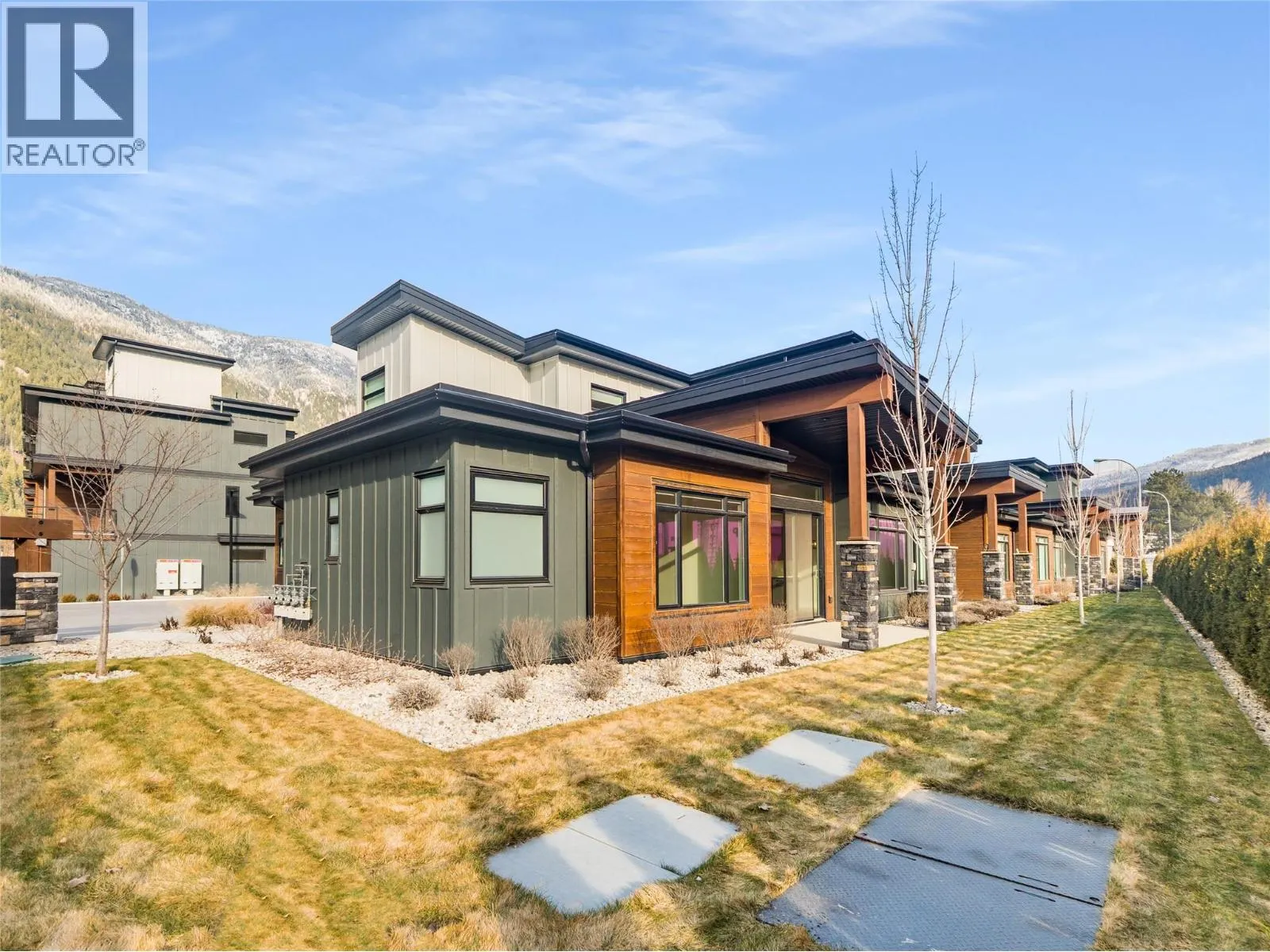 910 Lakeside Drive Unit# 401