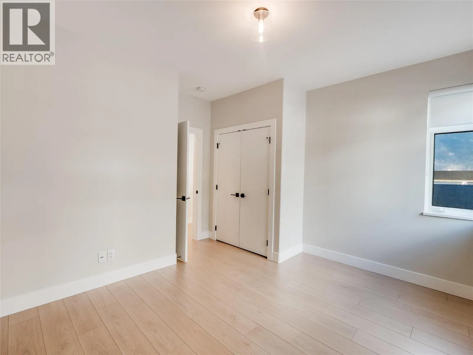 910 Lakeside Drive Unit# 401