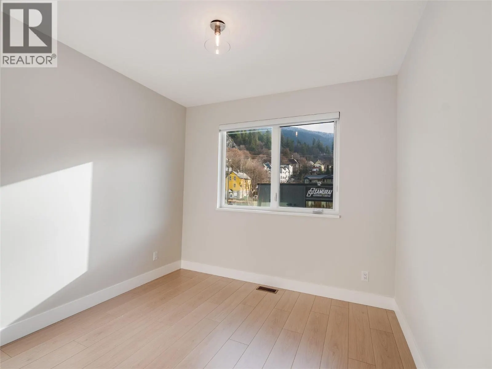910 Lakeside Drive Unit# 401