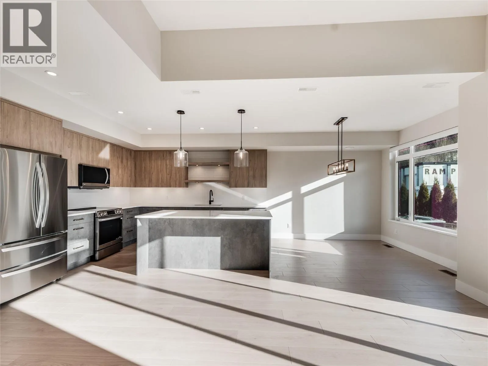 910 Lakeside Drive Unit# 401